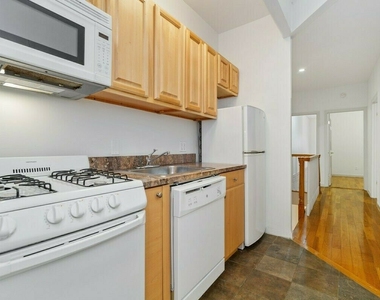 316 West 51st Street - Photo Thumbnail 4