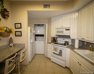 888 Brickell Key Dr - Photo Thumbnail 4