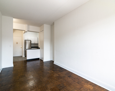 235 West 22nd Street - Photo Thumbnail 1