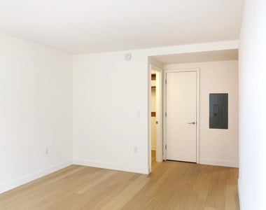 E 54th St - NO FEE - Luxury Building - Photo Thumbnail 3