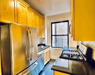 111 East 80th - Photo Thumbnail 7