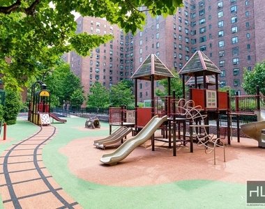 Stuyvesant Oval - Photo Thumbnail 9