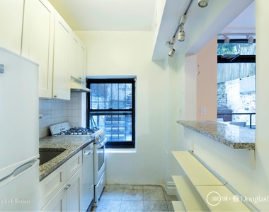 311 East 52nd St - Photo Thumbnail 2