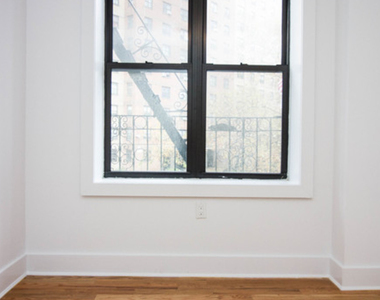 930 Dekalb Avenue - Photo Thumbnail 4