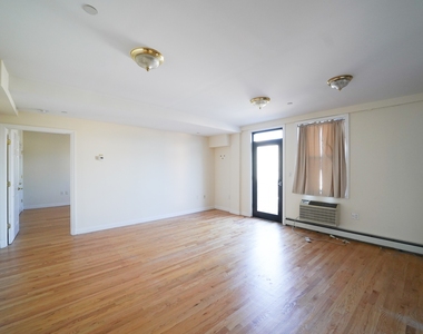 14-31 Astoria Boulevard - Photo Thumbnail 2