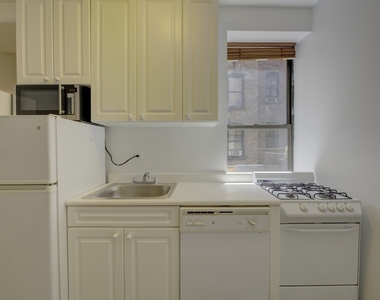 141 West 10th Street - Photo Thumbnail 2