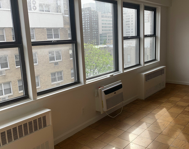 236 East 36th Street - Photo Thumbnail 6