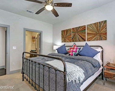 604 Fort Worth Ave Dallas, 2352 - Photo Thumbnail 6