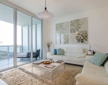 15811 Collins Ave - Photo Thumbnail 3