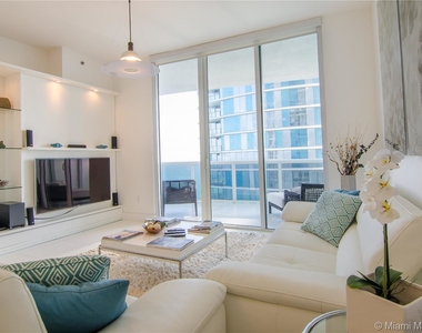 15811 Collins Ave - Photo Thumbnail 4