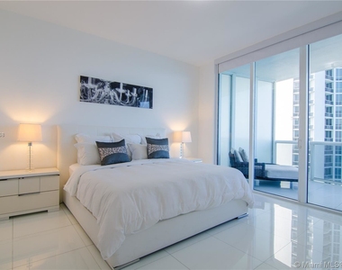 15811 Collins Ave - Photo Thumbnail 32