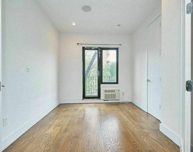 110 Manhattan Avenue - Photo Thumbnail 8