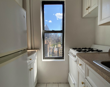 310 East 55th Street - Photo Thumbnail 1