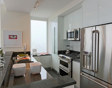 160 West 62 St - Photo Thumbnail 2