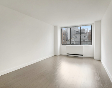 200 East 33rd Street - Photo Thumbnail 4