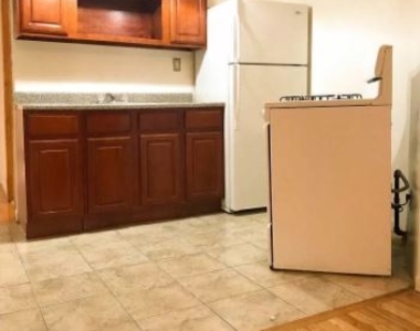 796 Madison St APT 3R - Photo Thumbnail 2