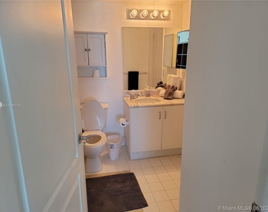 1200 Brickell Bay Dr - Photo Thumbnail 54