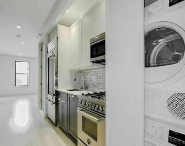 134 East 61st Street - Photo Thumbnail 8