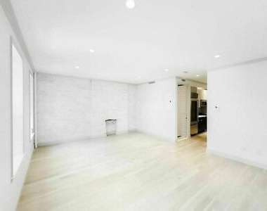 134 East 61st Street - Photo Thumbnail 6