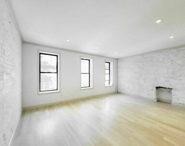 134 East 61st Street - Photo Thumbnail 7