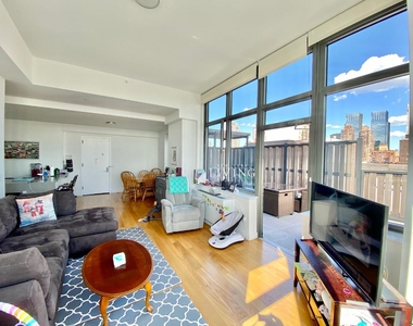 606 West 57th Street - Photo Thumbnail 5