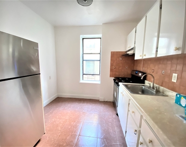 470 Eastern Parkway - Photo Thumbnail 5