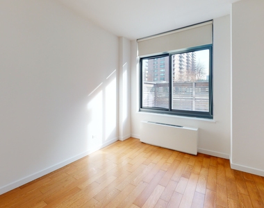 808 Columbus Avenue - Photo Thumbnail 12