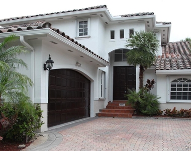 4495 Nw 93rd Doral Ct - Photo Thumbnail 2