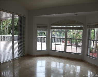 4495 Nw 93rd Doral Ct - Photo Thumbnail 3