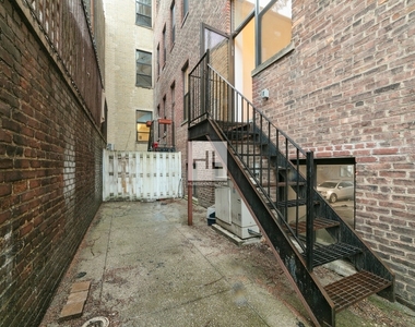 180 Bainbridge St - Photo Thumbnail 2