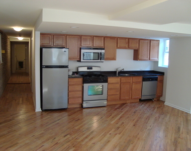 2513 North Southport Avenue - Photo Thumbnail 3