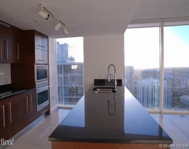 475 Brickell Ave Apt 5113 - Photo Thumbnail 5