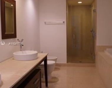 475 Brickell Ave Apt 5113 - Photo Thumbnail 10