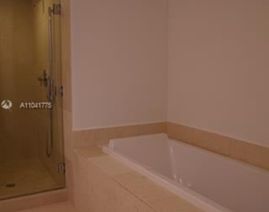 475 Brickell Ave Apt 5113 - Photo Thumbnail 3