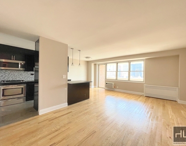 310 Greenwich Street - Photo Thumbnail 1