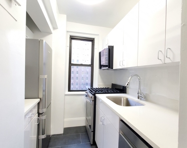 137 East 38th Street - Photo Thumbnail 1