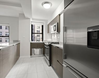 400 East 57th Street - Photo Thumbnail 1