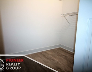 1025 W Addison St 703 - Photo Thumbnail 5