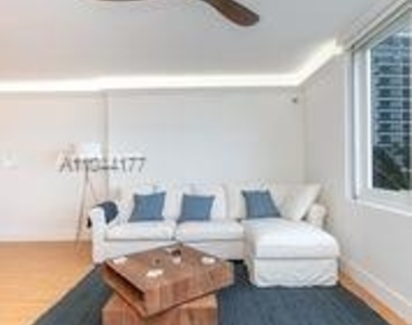 2301 Collins Ave - Photo Thumbnail 12