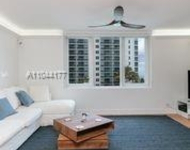 2301 Collins Ave - Photo Thumbnail 6