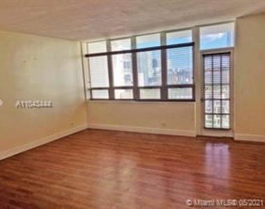 2121 N Bayshore Dr Apt 903 - Photo Thumbnail 2