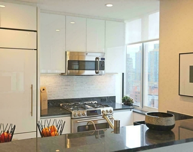 175 West 60th Street - Photo Thumbnail 1