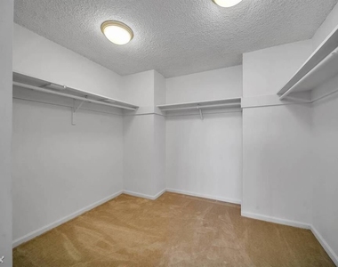 10717 Wilshire Blvd Apt 409 - Photo Thumbnail 6