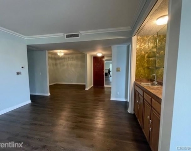 12124 Goshen Ave Apt 206 - Photo Thumbnail 5