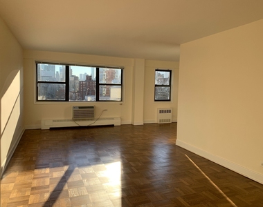 420 East 79th Street - Photo Thumbnail 1