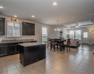 2081 Rosebury Lane - Photo Thumbnail 15