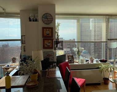 1510 Lexington Avenue - Photo Thumbnail 0