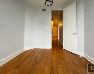 462 Pulaski Street - Photo Thumbnail 12