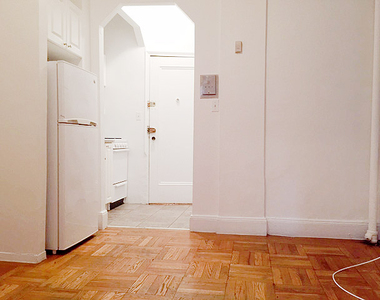 304 East 38th Street - Photo Thumbnail 0