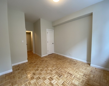 E 51st St - NO FEE - Luxury Building - Photo Thumbnail 5